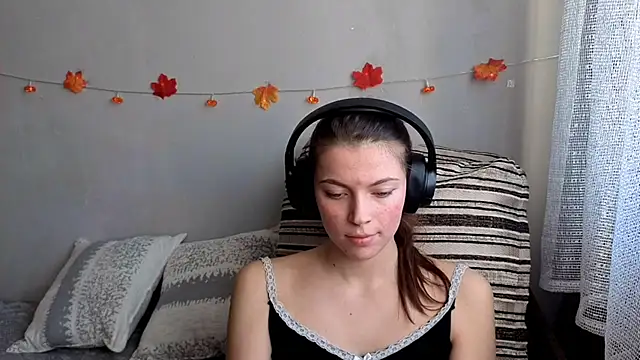 CutieAnny online show from 10-20-25, 04:58