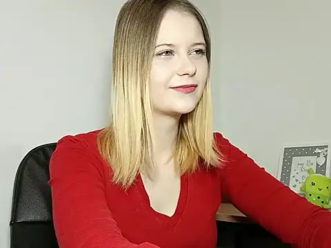 Snapshot of LydiaYoung chatting on 10-10-25, 06:09 LydiaYoung online show from 10-10-25, 06:09