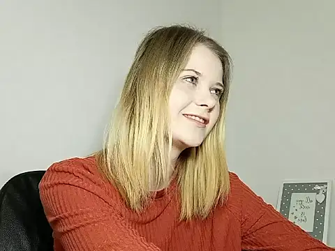 Snapshot of LydiaYoung chatting on 09-29-25, 06:13 LydiaYoung online show from 09-29-25, 06:13