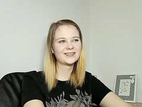 Snapshot of LydiaYoung chatting on 09-30-25, 06:14 LydiaYoung online show from 09-30-25, 06:14