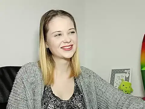 Snapshot of LydiaYoung chatting on 10-07-25, 06:09 LydiaYoung online show from 10-07-25, 06:09