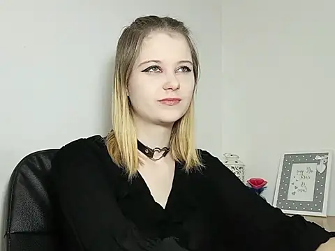 Snapshot of LydiaYoung chatting on 09-17-25, 06:10 LydiaYoung online show from 09-17-25, 06:10