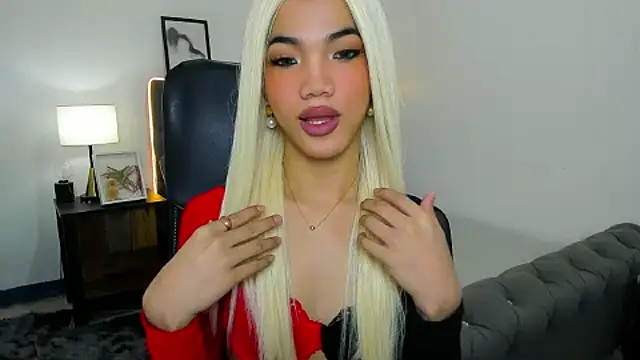 Snapshot of CassieSommereux chatting on 10-13-25, 04:36 CassieSommereux online show from 10-13-25, 04:36