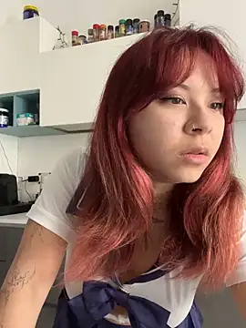 Snapshot of YumiLux chatting on 05-16-26, 08:24 YumiLux online show from 05-16-26, 08:24
