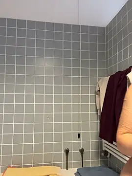 YumiLux online show from 04-15-26, 07:47