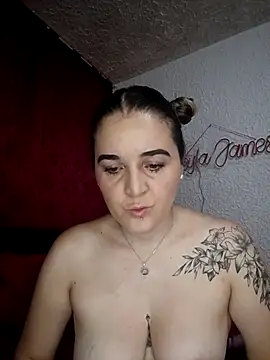 Snapshot of leyla_james_ chatting on 09-27-25, 03:07 leyla james online show from 09-27-25, 03:07
