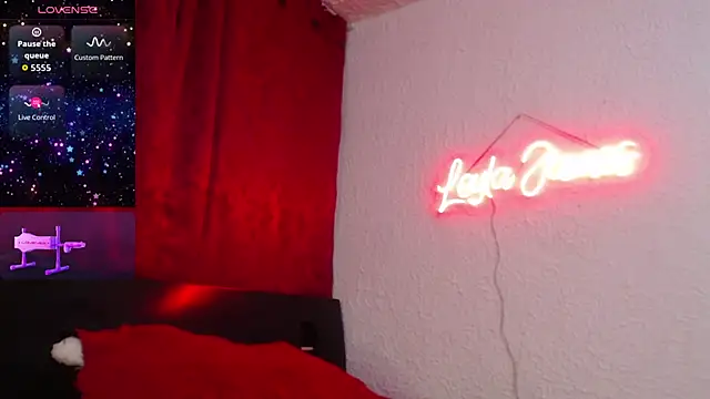 Snapshot of leyla_james_ chatting on 09-25-25, 04:35 leyla james online show from 09-25-25, 04:35
