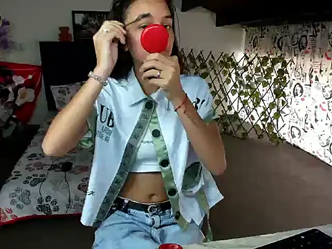 Snapshot of Skylovershot chatting on 01-17-26, 01:37 Skylovershot online show from 01-17-26, 01:37