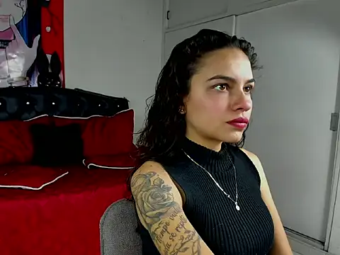 Snapshot of Skylovershot chatting on 02-05-26, 04:25 Skylovershot online show from 02-05-26, 04:25