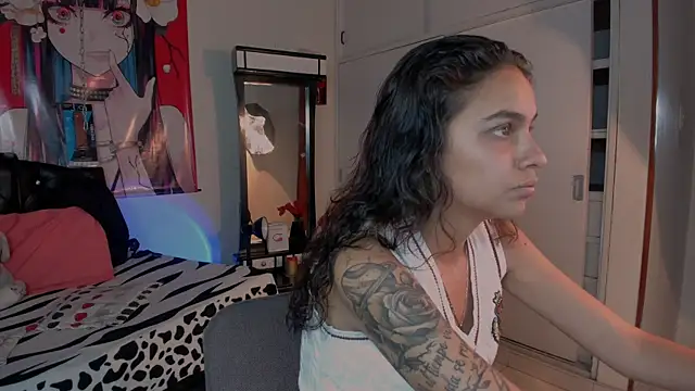 Skylovershot online show from 10-20-25, 01:33