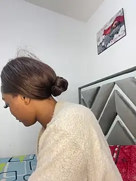 zaracollins01 online show from 02-16-26, 05:55