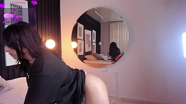 Manelyk evanss  online show from 02-15-26, 12:37