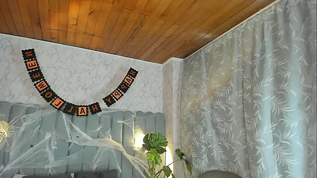 aylacallowey online show from 10-28-25, 07:24