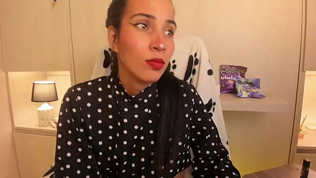 Snapshot of LexxaQueen chatting on 02-11-26, 04:01 LexxaQueen online show from 02-11-26, 04:01