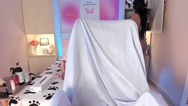 Snapshot of LexxaQueen chatting on 02-17-26, 04:10 LexxaQueen online show from 02-17-26, 04:10