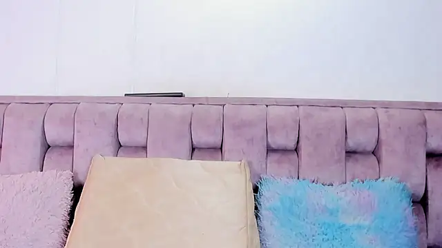 Alexa-Hunter online show from 04-12-26, 08:23