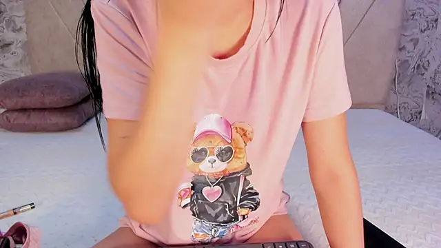 violet 77711 online show from 10-21-25, 11:09