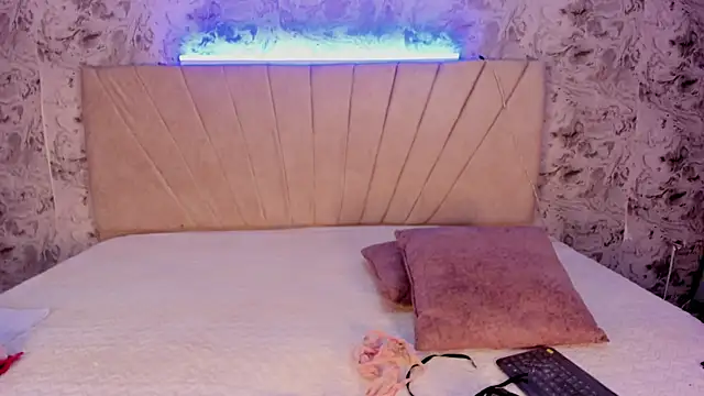 violet 77711 online show from 09-30-25, 11:38