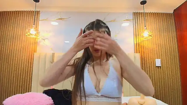 Dafne castro  online show from 05-08-26, 07:39