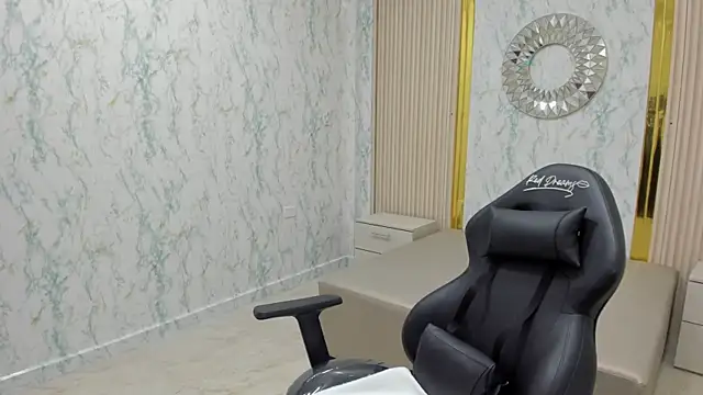 Snapshot of KatyBlondee chatting on 11-17-25, 03:10 KatyBlondee online show from 11-17-25, 03:10