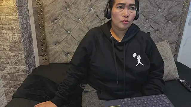 yunkeyc online show from 04-24-26, 01:29