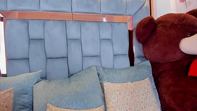 chloeriveraa online show from 11-18-25, 05:16