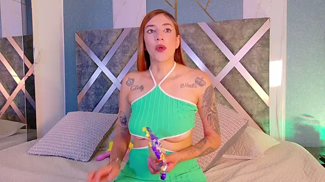 AteneaCox online show from 10-15-25, 04:55