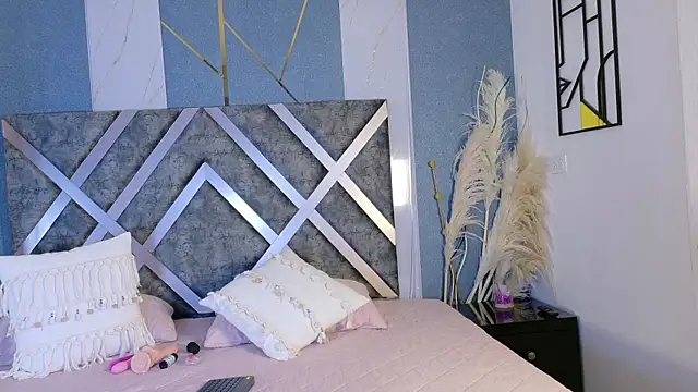 AteneaCox online show from 10-02-25, 05:11