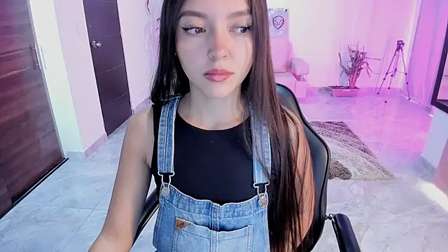 Snapshot of bella_fox_1 chatting on 07-01-26, 01:33 bella fox 1 online show from 07-01-26, 01:33
