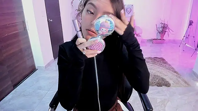 Snapshot of bella_fox_1 chatting on 07-18-26, 01:52 bella fox 1 online show from 07-18-26, 01:52