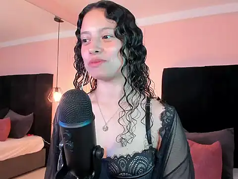 Snapshot of selene_rousse chatting on 10-10-25, 03:18 selene rousse online show from 10-10-25, 03:18