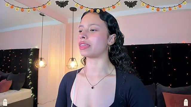 Snapshot of selene_rousse chatting on 10-21-25, 03:06 selene rousse online show from 10-21-25, 03:06