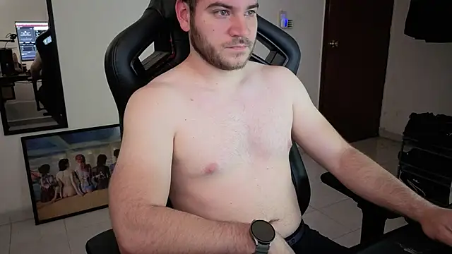 Snapshot of Paul00474 chatting on 09-22-25, 01:17 Paul00474 online show from 09-22-25, 01:17