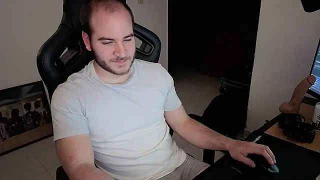 Snapshot of Paul00474 chatting on 09-24-25, 03:57 Paul00474 online show from 09-24-25, 03:57