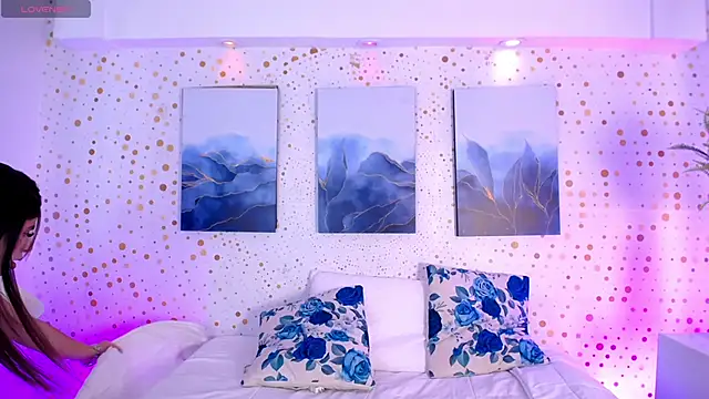 Emily Vaughan online show from 11-25-25, 03:29