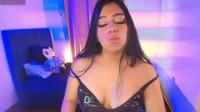 Snapshot of luna-cute chatting on 09-19-25, 04:55 luna-cute online show from 09-19-25, 04:55