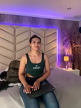 Snapshot of samiradoll chatting on 09-27-25, 02:45 samiradoll online show from 09-27-25, 02:45