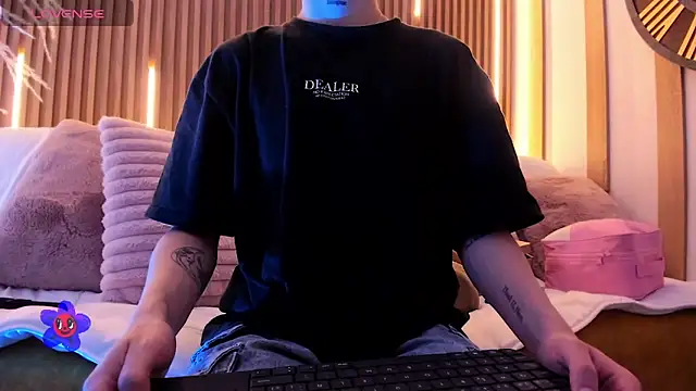 ArianaSantana online show from 11-11-25, 08:14