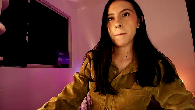 Snapshot of violethun_ chatting on 10-15-25, 04:00 violethun  online show from 10-15-25, 04:00