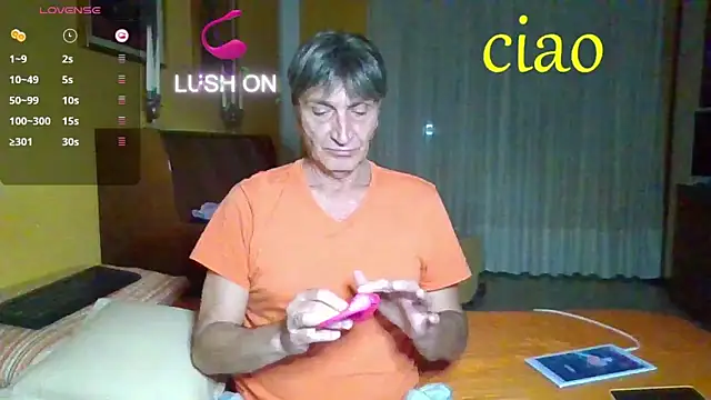 Snapshot of lattediyak chatting on 10-18-25, 12:23 lattediyak online show from 10-18-25, 12:23