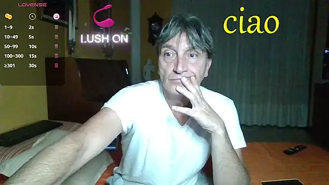 Snapshot of lattediyak chatting on 10-16-25, 11:24 lattediyak online show from 10-16-25, 11:24