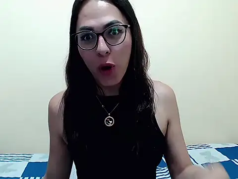 Snapshot of missblu chatting on 12-01-25, 02:40 missblu online show from 12-01-25, 02:40