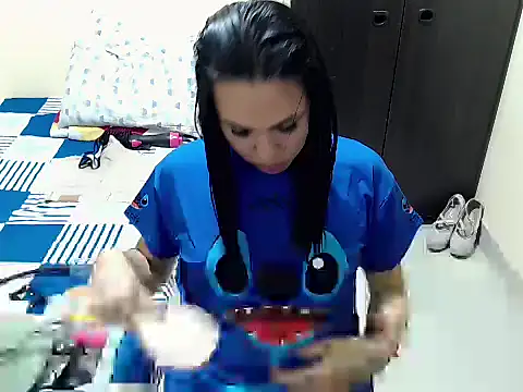 Snapshot of missblu chatting on 10-08-25, 02:13 missblu online show from 10-08-25, 02:13