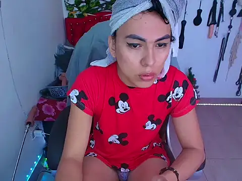 Snapshot of missblu chatting on 02-19-26, 05:43 missblu online show from 02-19-26, 05:43