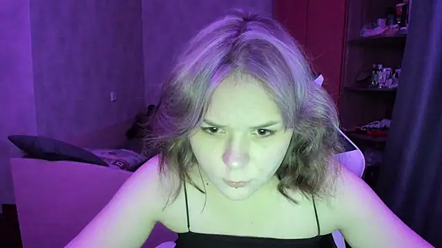 Snapshot of Sophi_gi chatting on 10-23-25, 03:21 Sophi gi online show from 10-23-25, 03:21