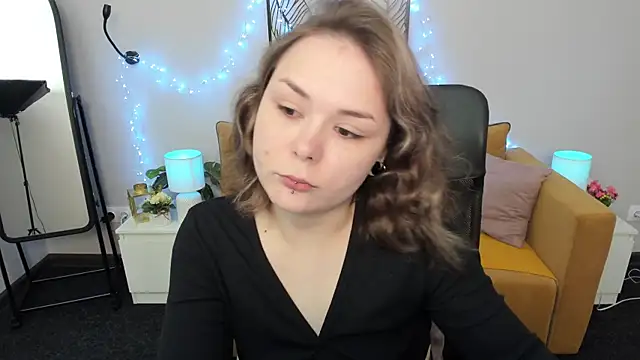 Snapshot of Sophi_gi chatting on 09-10-25, 03:38 Sophi gi online show from 09-10-25, 03:38