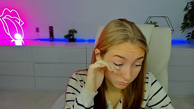 MilaAddams online show from 10-09-25, 05:41