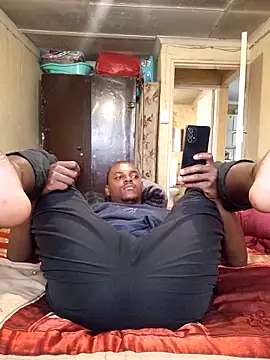 Hluga 25 online show from 12-17-25, 04:01