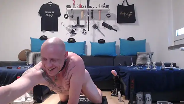 Snapshot of Sklave-Sille chatting on 05-11-26, 05:10 Sklave-Sille online show from 05-11-26, 05:10