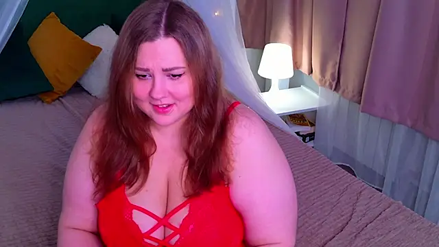 Snapshot of JulieGrin chatting on 09-20-25, 05:23 JulieGrin online show from 09-20-25, 05:23